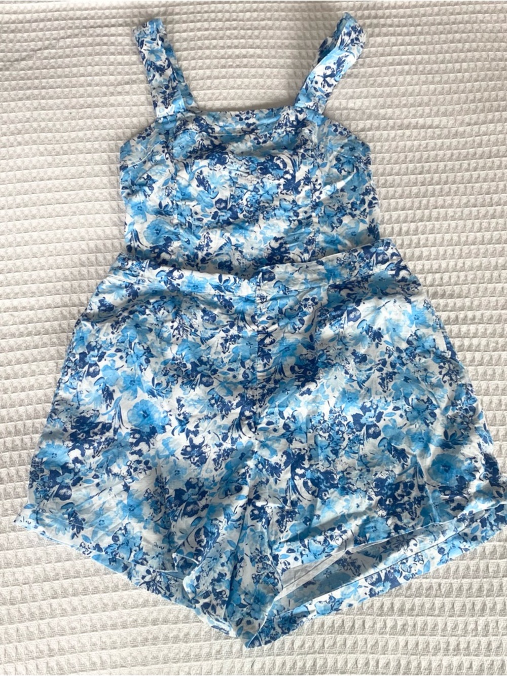 Abercrombie & Fitch Blue Floral shorts and crop top set size Large